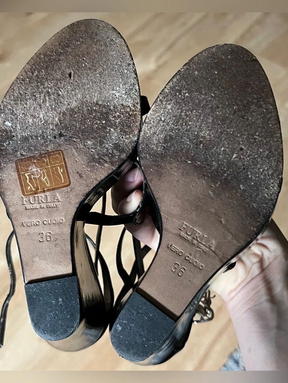 Furla Vero Cuoio Patent Leather Wedge/Platform Bow Sandals